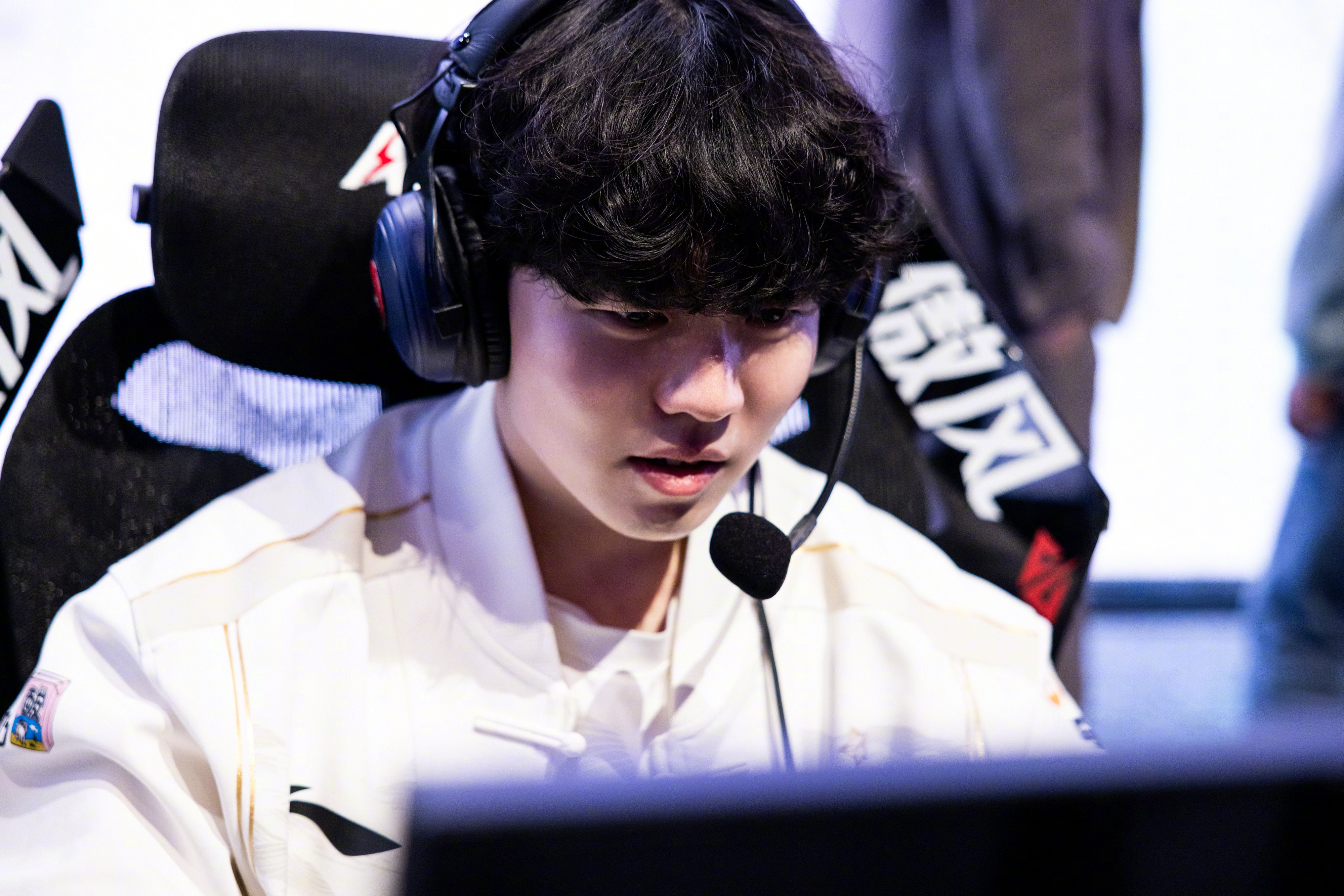 关于PSG绝杀WBG，Ruler极限生还后反打焦点之战2025世界赛，让粉丝疯狂欢呼的信息