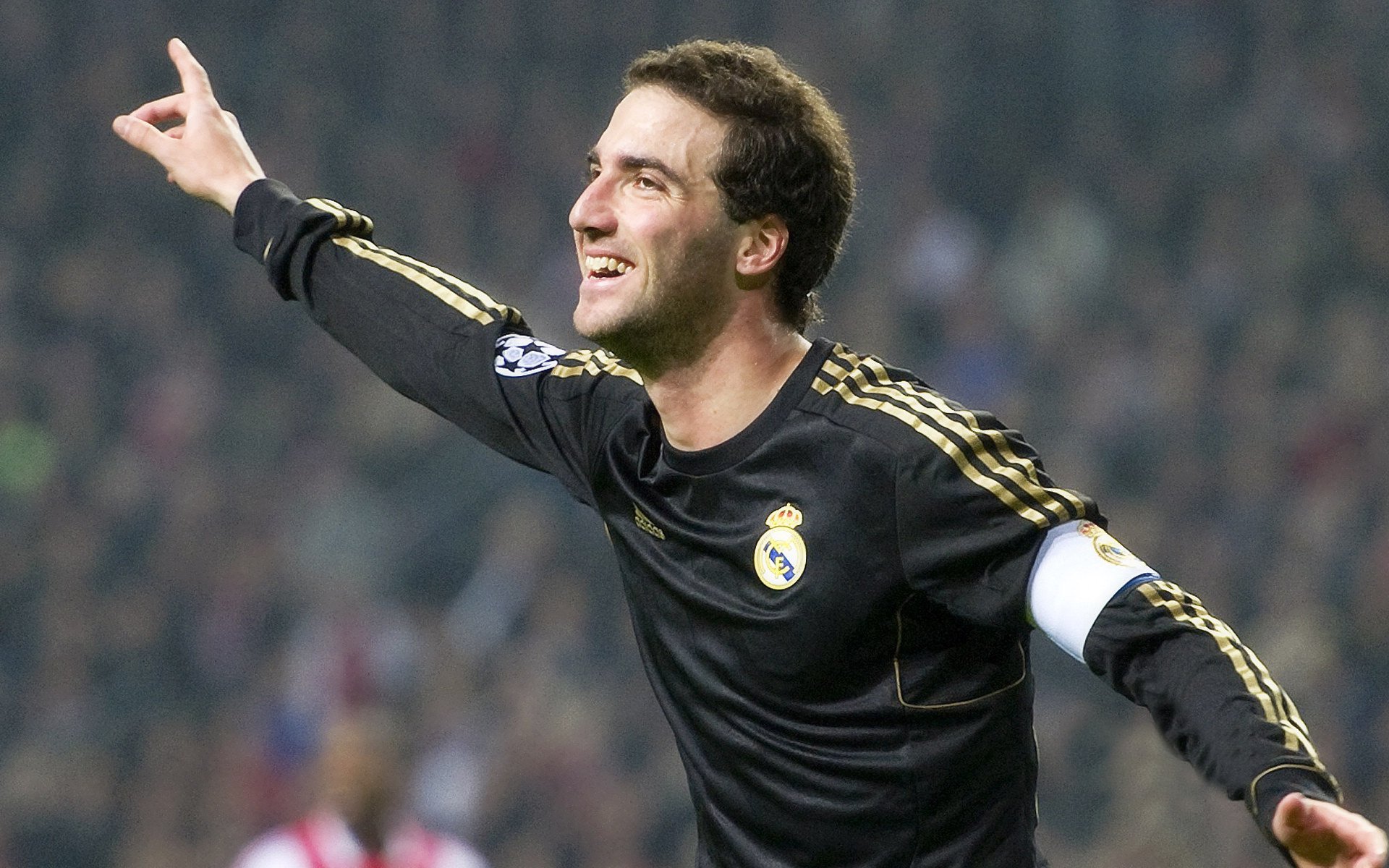 F1年度争冠焦点战，巴西车手惊险击败尼斯，悬念留至最后一刻